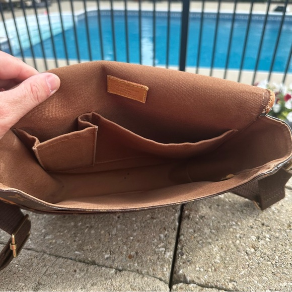 Louis Vuitton Monogram Bosphore Messenger PM - Picture 9 of 13